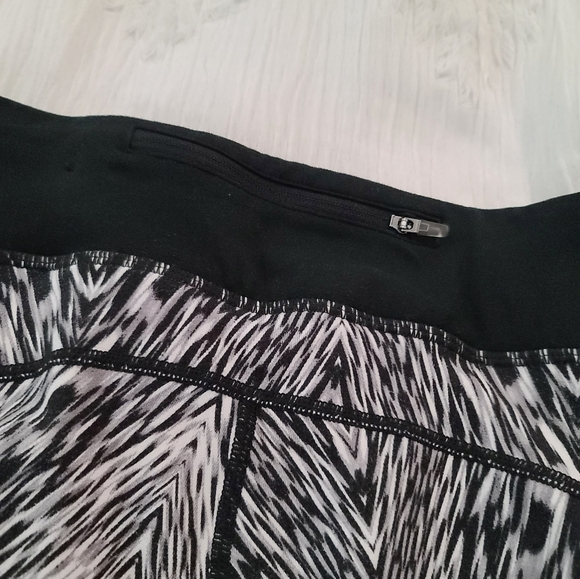 Nike Dri-fit abstract print active workout leggings - Picture 5 of 5